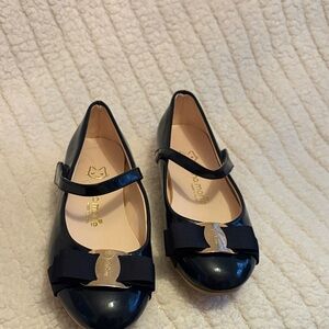 Girls Navy Patent Mary Jane Shoes with Bow